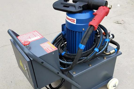 如何保養(yǎng)風(fēng)管鉚釘機(jī)？四點(diǎn)措施需重視！