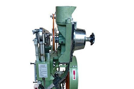 廠家應(yīng)該如何做好雙頭鉚釘機(jī)零件防潮工作？