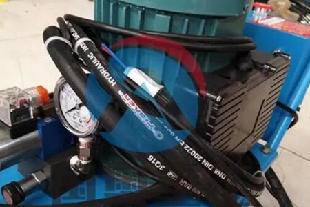 如何減少自動(dòng)送料鉚釘機(jī)對(duì)工件表面產(chǎn)生的損傷？